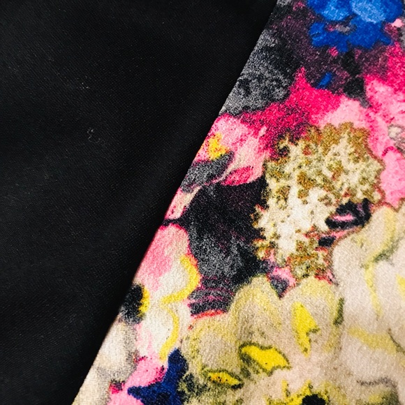 Gorgeous Floral and Black Raglan Blouse - Picture 3 of 4